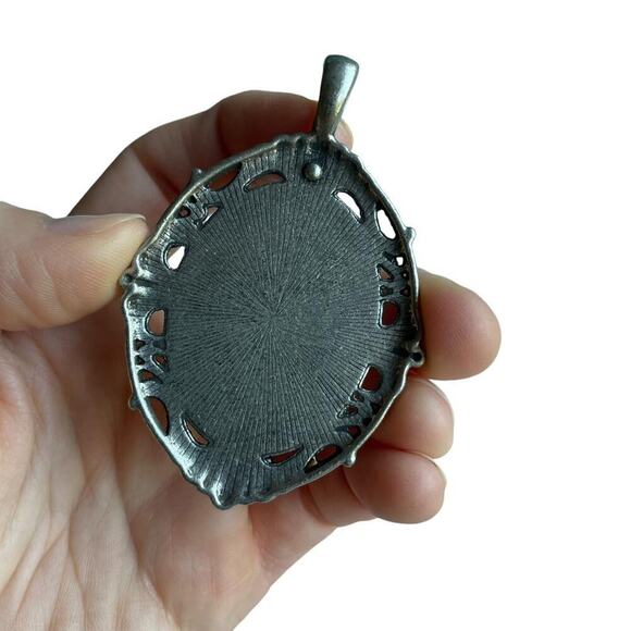 Large oval antique silver pendant with acrylic pressed flower - Picture 7 of 7